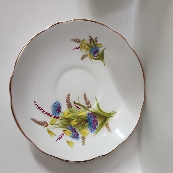 Regency Bone China Tea Cup & Saucer - Picture 2 of 7